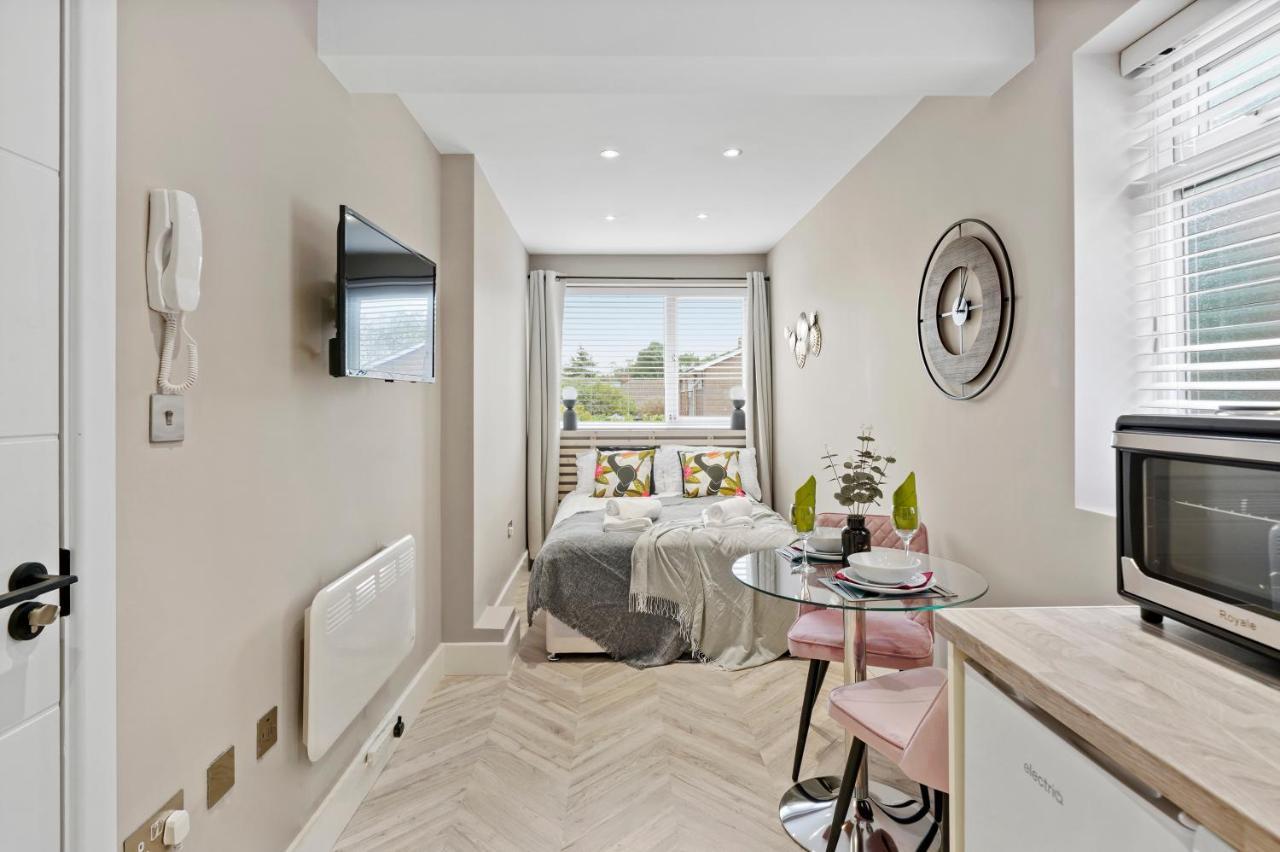 하몬드스워스 Boutique Heathrow Studio'S - Parking - Garden 아파트 외부 사진