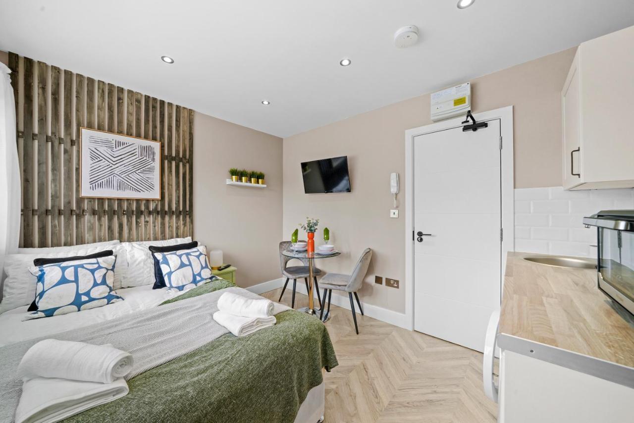 하몬드스워스 Boutique Heathrow Studio'S - Parking - Garden 아파트 외부 사진